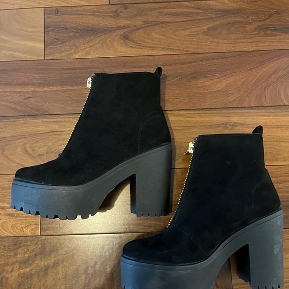 Boots from TopShop - Picture 2 of 4